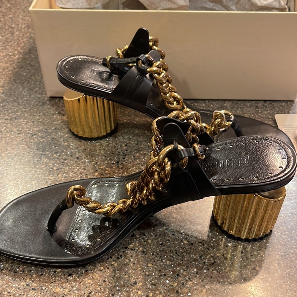 ROBERTO CAVALLI BLACK AND GOLD CHAIN SANDALS SIZE 38 - Picture 9 of 9